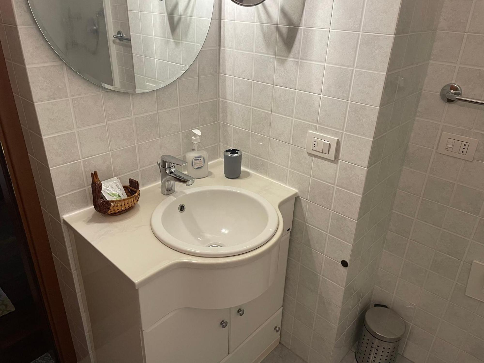 Top-Floor Malpensa Gallarate Mxp-Airport Apartment Luaran gambar
