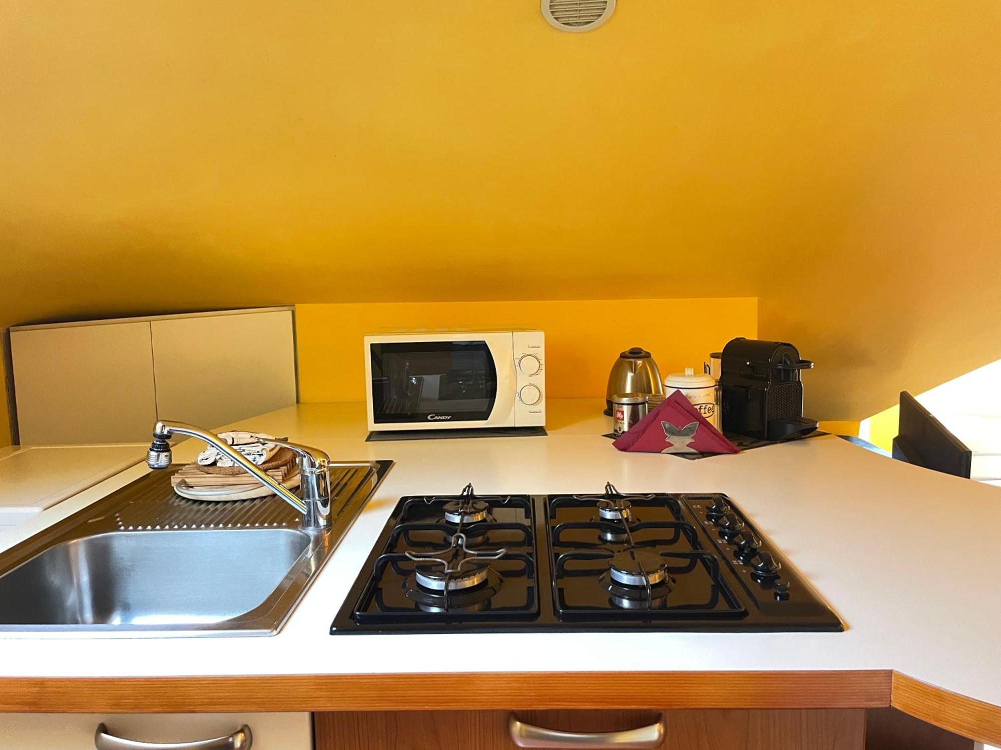 Top-Floor Malpensa Gallarate Mxp-Airport Apartment Luaran gambar
